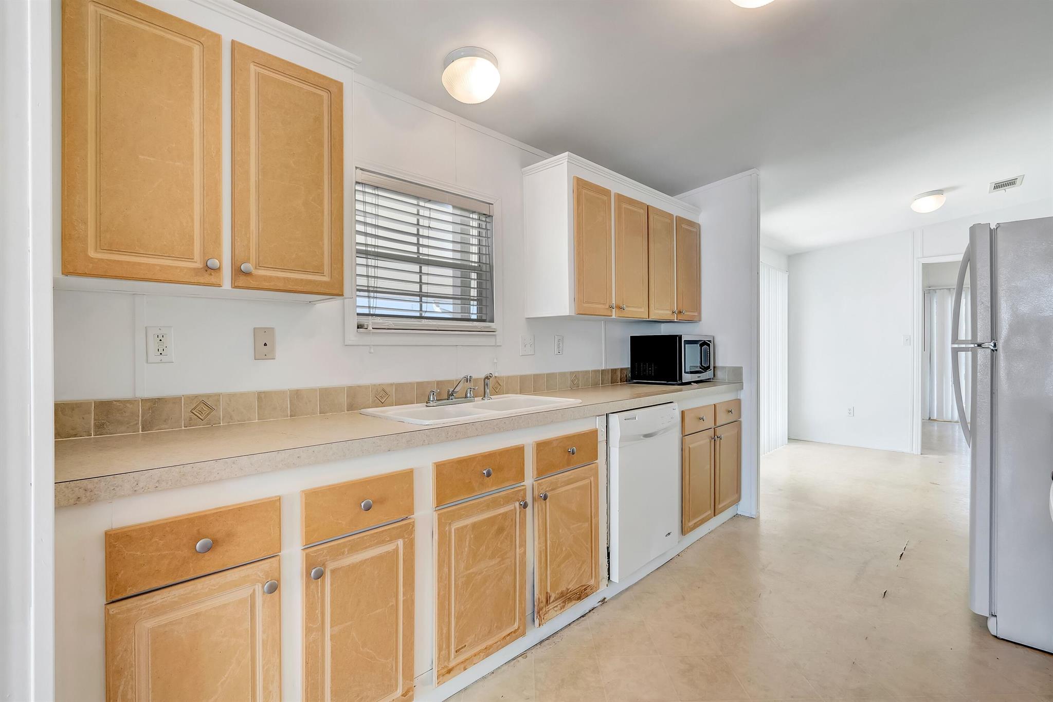 COUNTRY KNOLLS - Residential