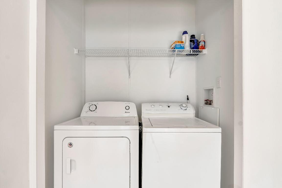 COUNTRY KNOLLS - Residential