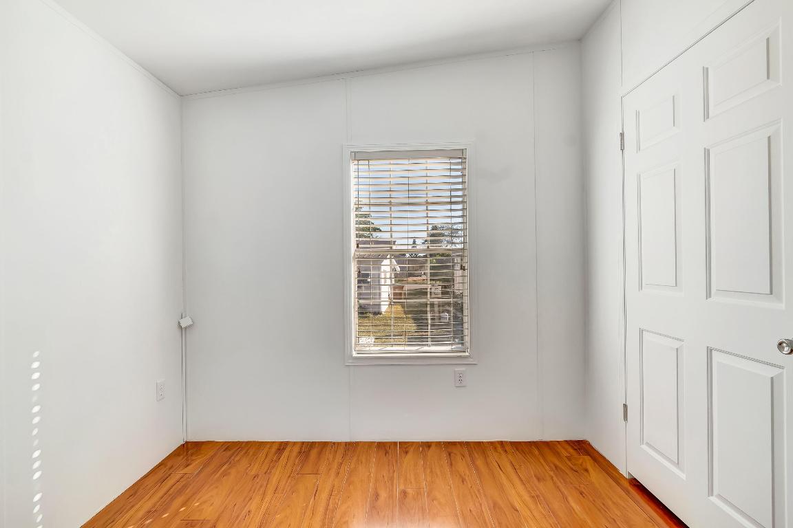 COUNTRY KNOLLS - Residential