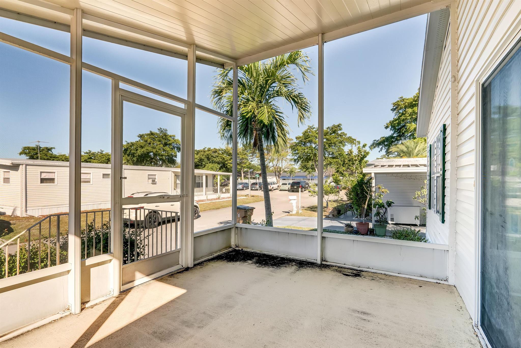 COUNTRY KNOLLS - Residential
