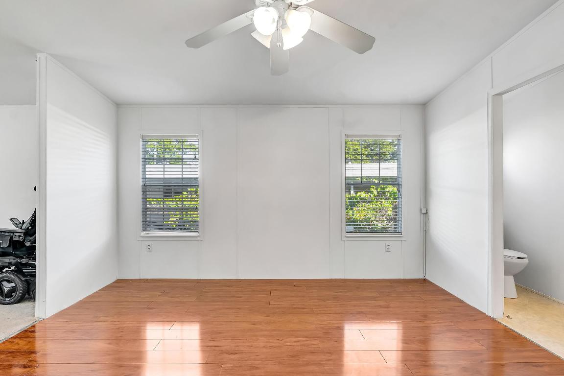 COUNTRY KNOLLS - Residential