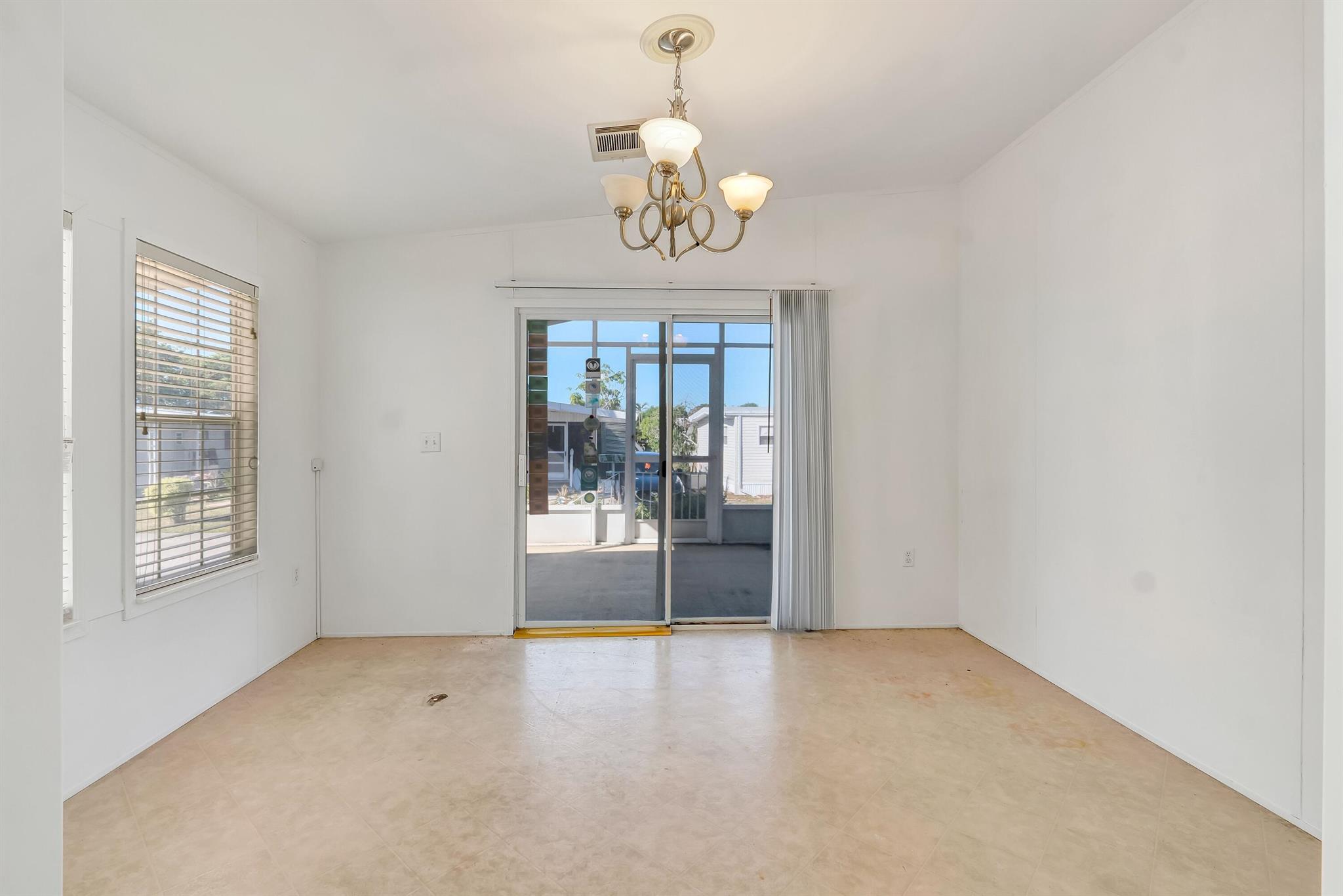 COUNTRY KNOLLS - Residential