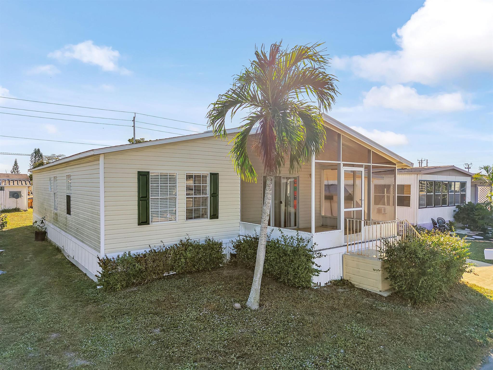 COUNTRY KNOLLS - Residential