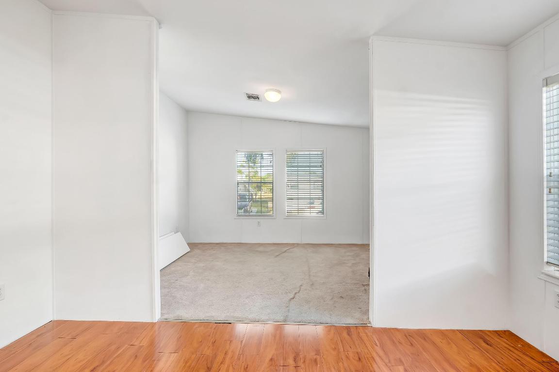 COUNTRY KNOLLS - Residential