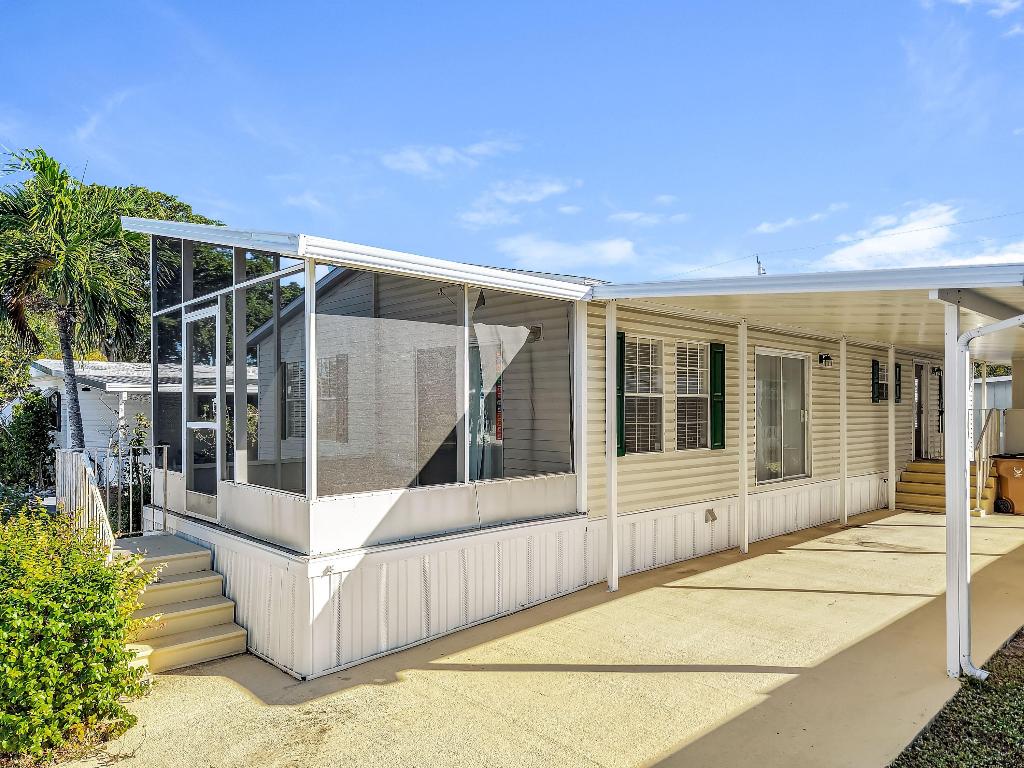 COUNTRY KNOLLS - Residential