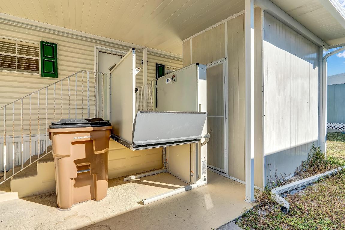 COUNTRY KNOLLS - Residential