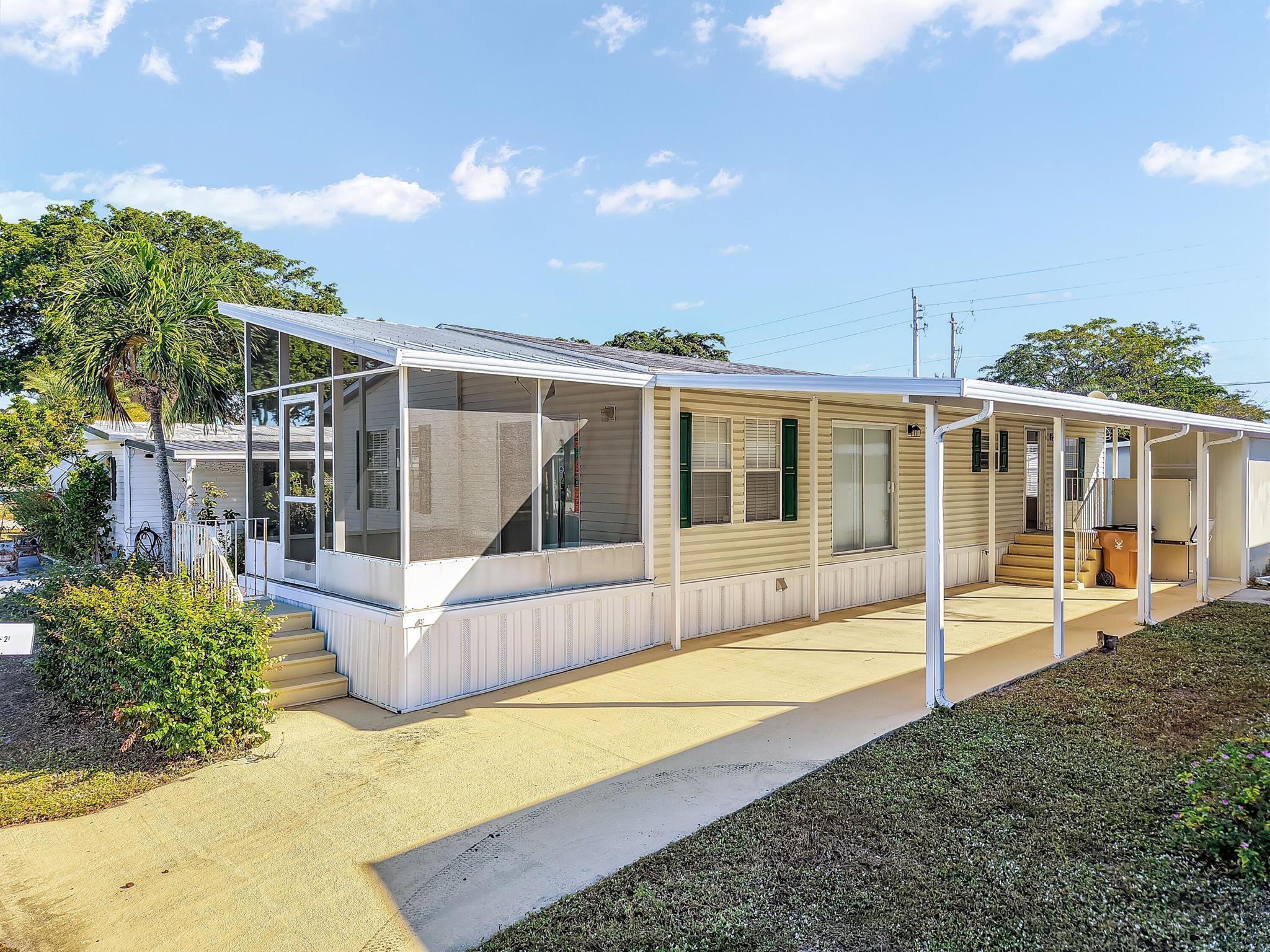 COUNTRY KNOLLS - Residential