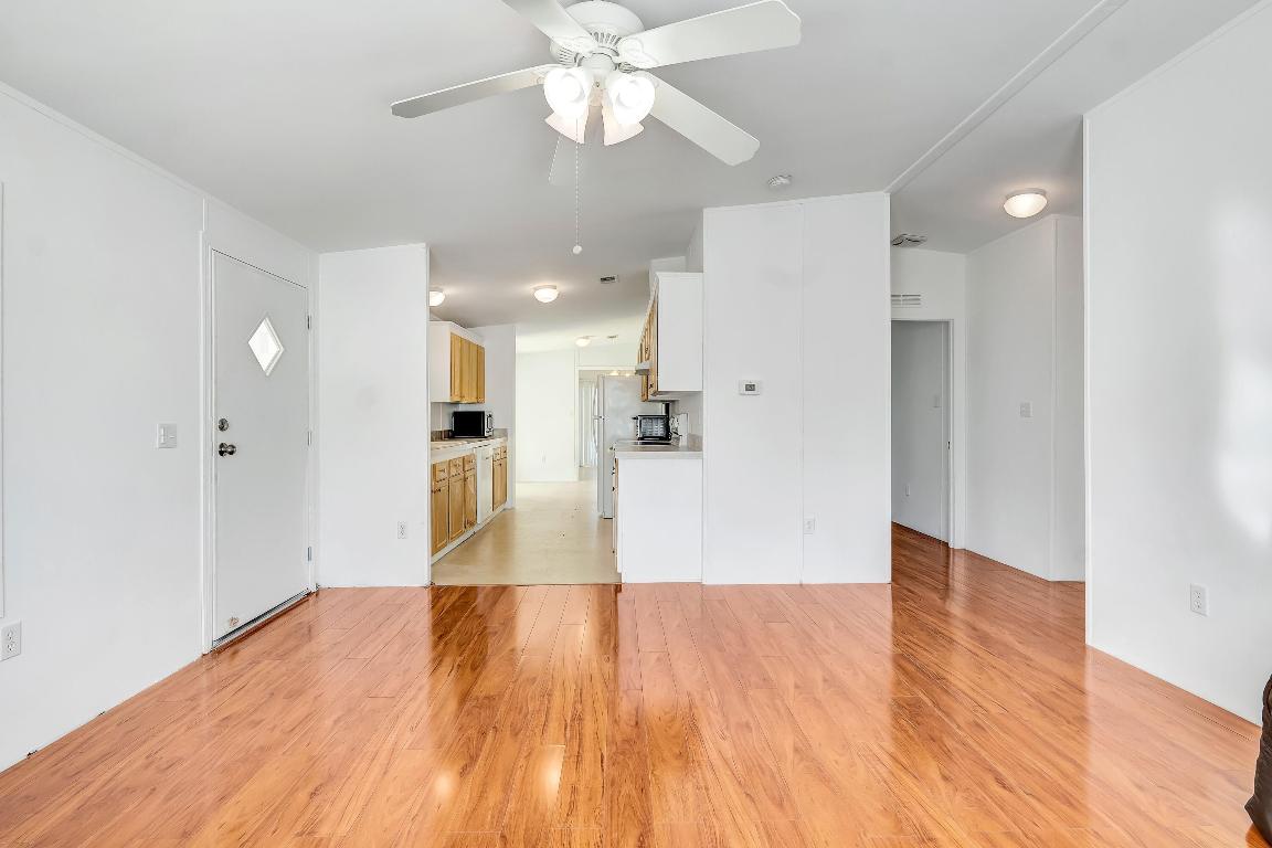 COUNTRY KNOLLS - Residential