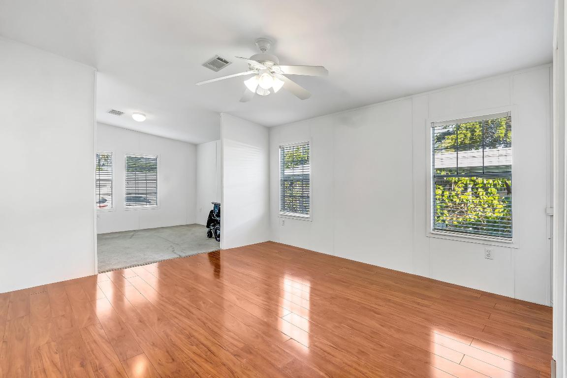 COUNTRY KNOLLS - Residential