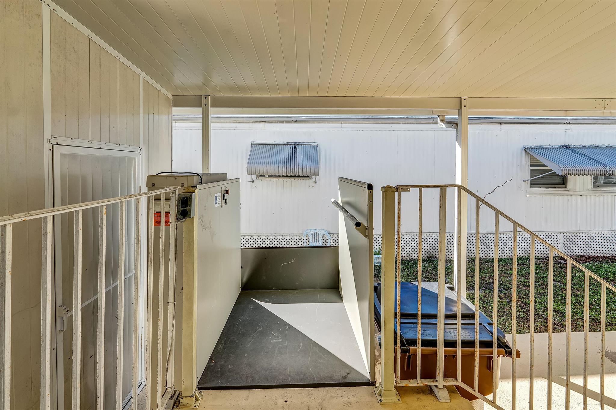 COUNTRY KNOLLS - Residential