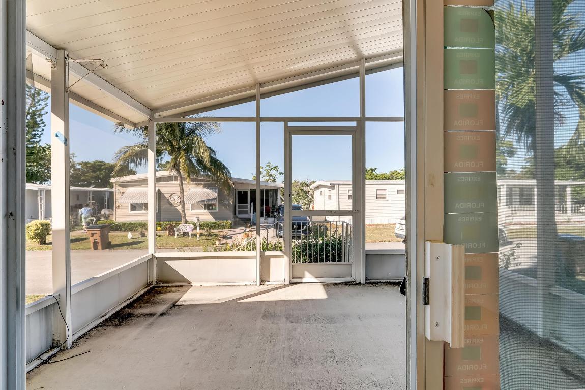 COUNTRY KNOLLS - Residential