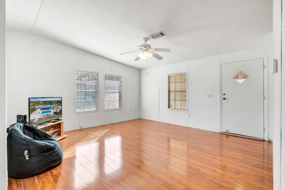 COUNTRY KNOLLS - Residential