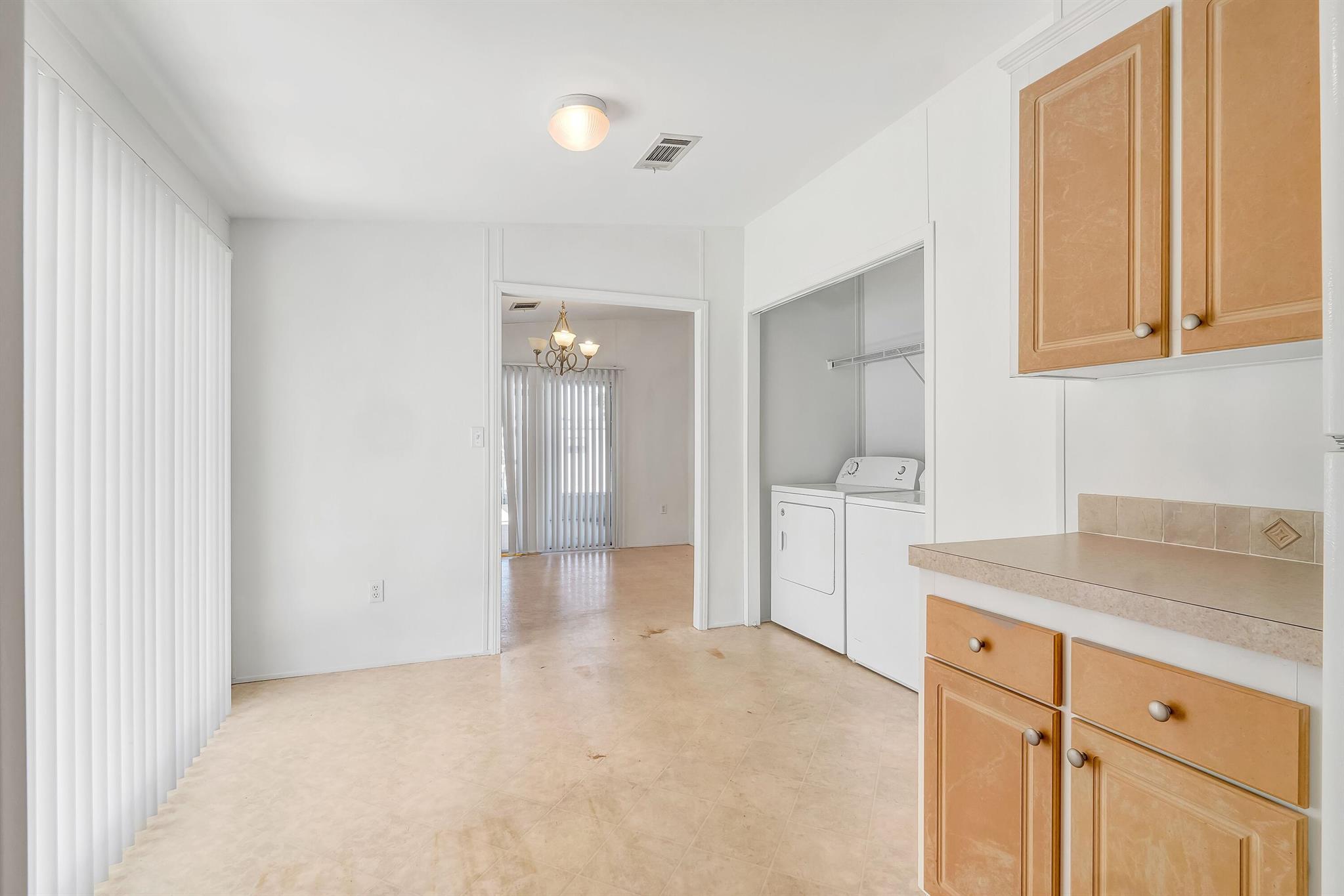 COUNTRY KNOLLS - Residential