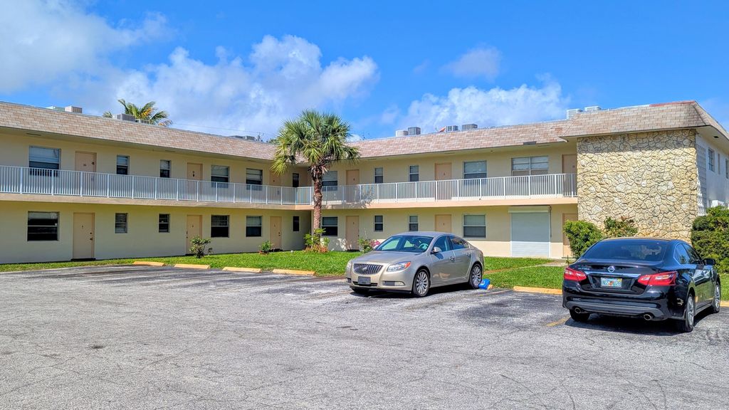 Photo of 2301 SE 4th Street #14, Boynton Beach, FL 33435 (MLS # R11062771)