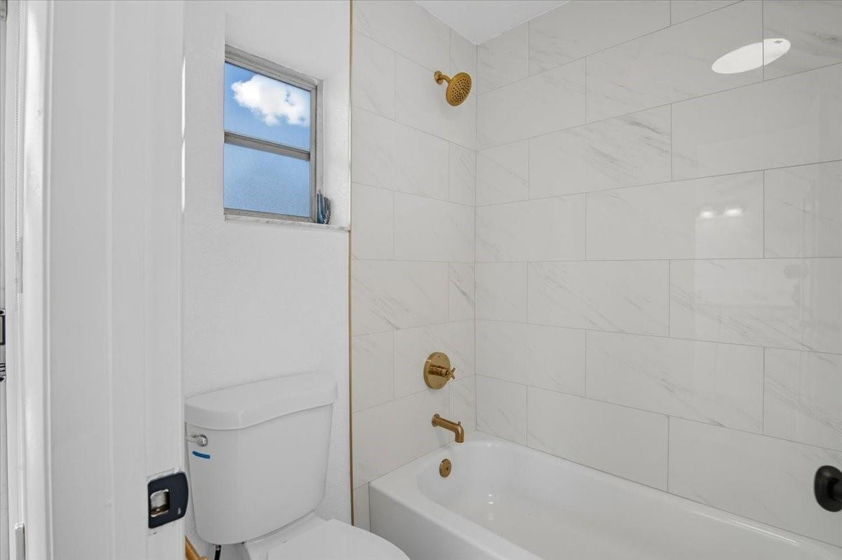 NORTH LAUDERDALE VILLAGE SEC 2 - Residential Lease