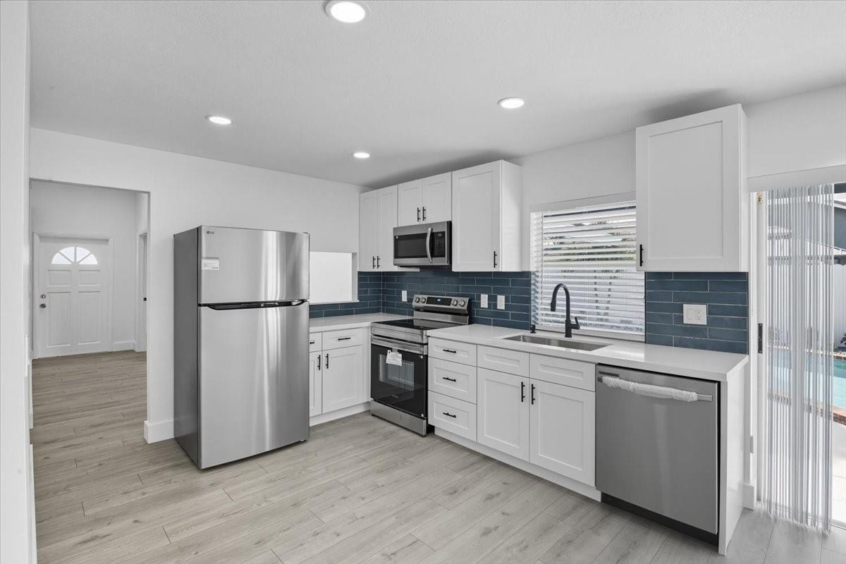 NORTH LAUDERDALE VILLAGE SEC 2 - Residential Lease