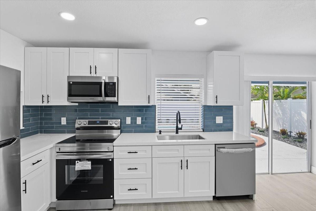 NORTH LAUDERDALE VILLAGE SEC 2 - Residential Lease