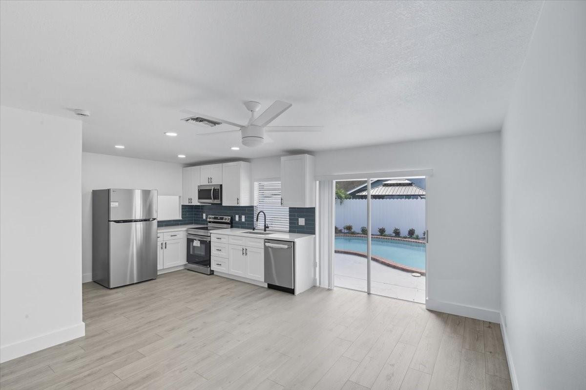NORTH LAUDERDALE VILLAGE SEC 2 - Residential Lease