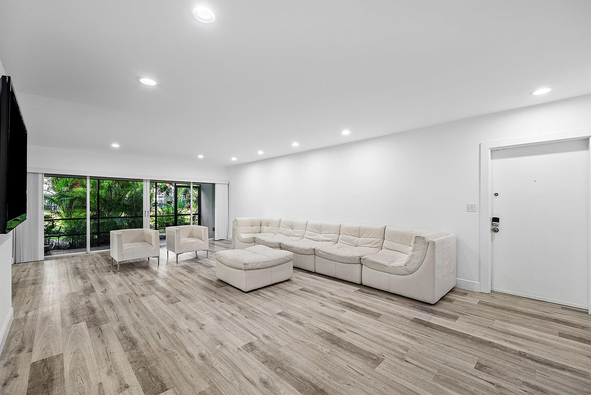 LAKES OF WOODHAVEN I AND - Residential Lease