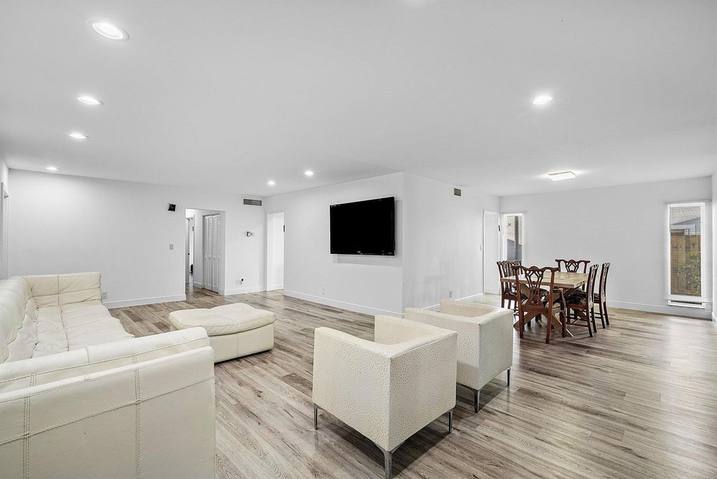 Photo of 6165 Old Court Road #123, Boca Raton, FL 33433 (MLS # R11135927)