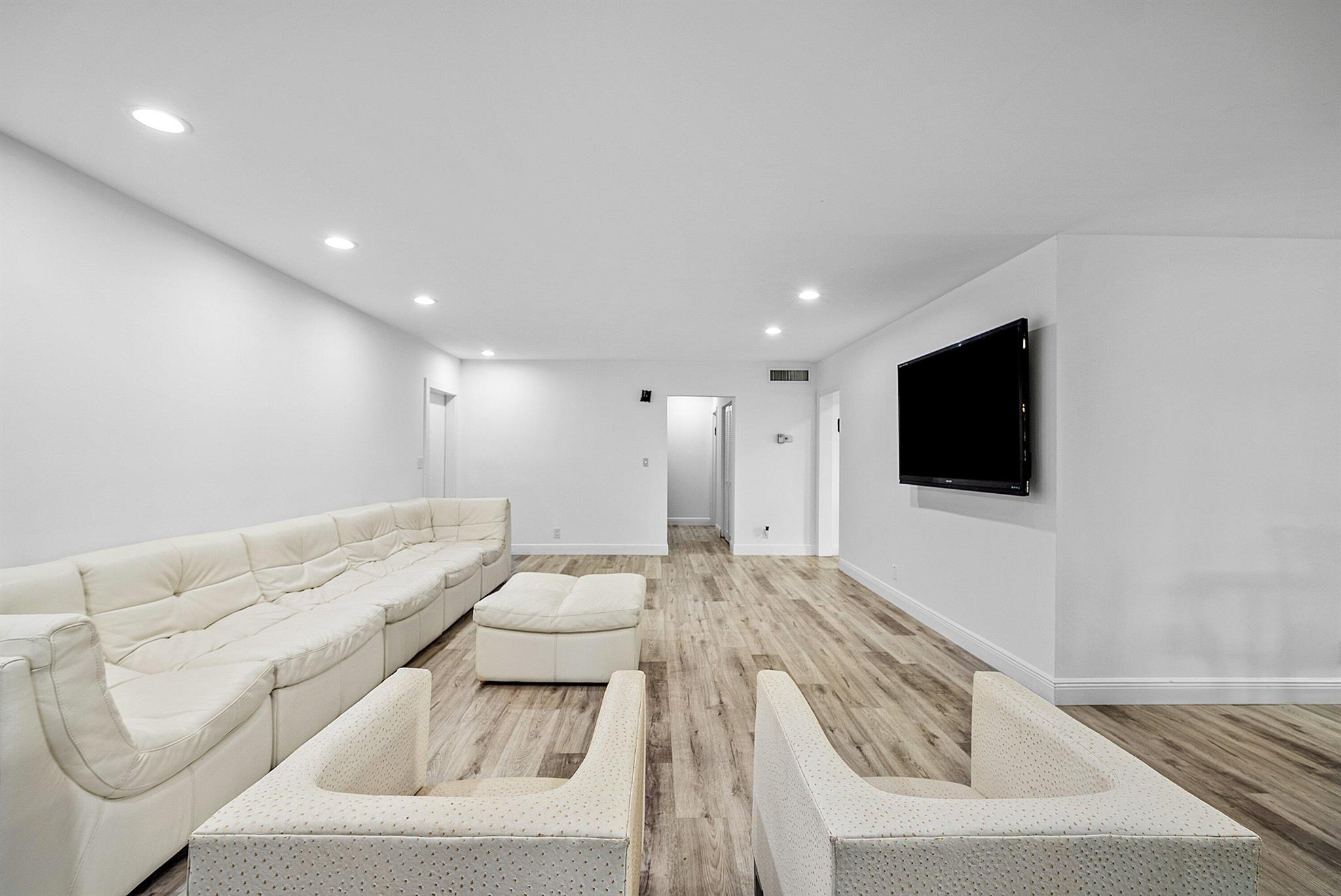 LAKES OF WOODHAVEN I AND - Residential Lease