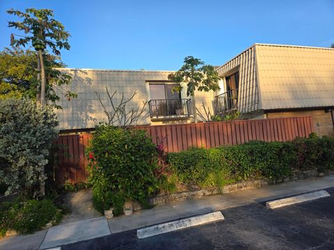 1700 Embassy Drive 512 West Palm Beach FL 33401