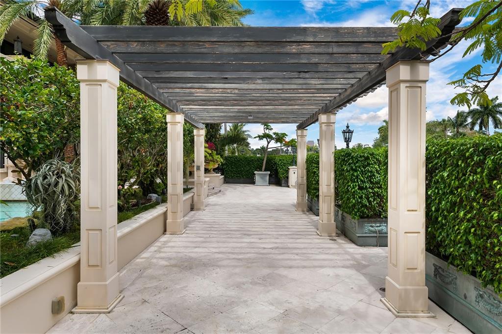 RIO VISTA ISLES - Residential