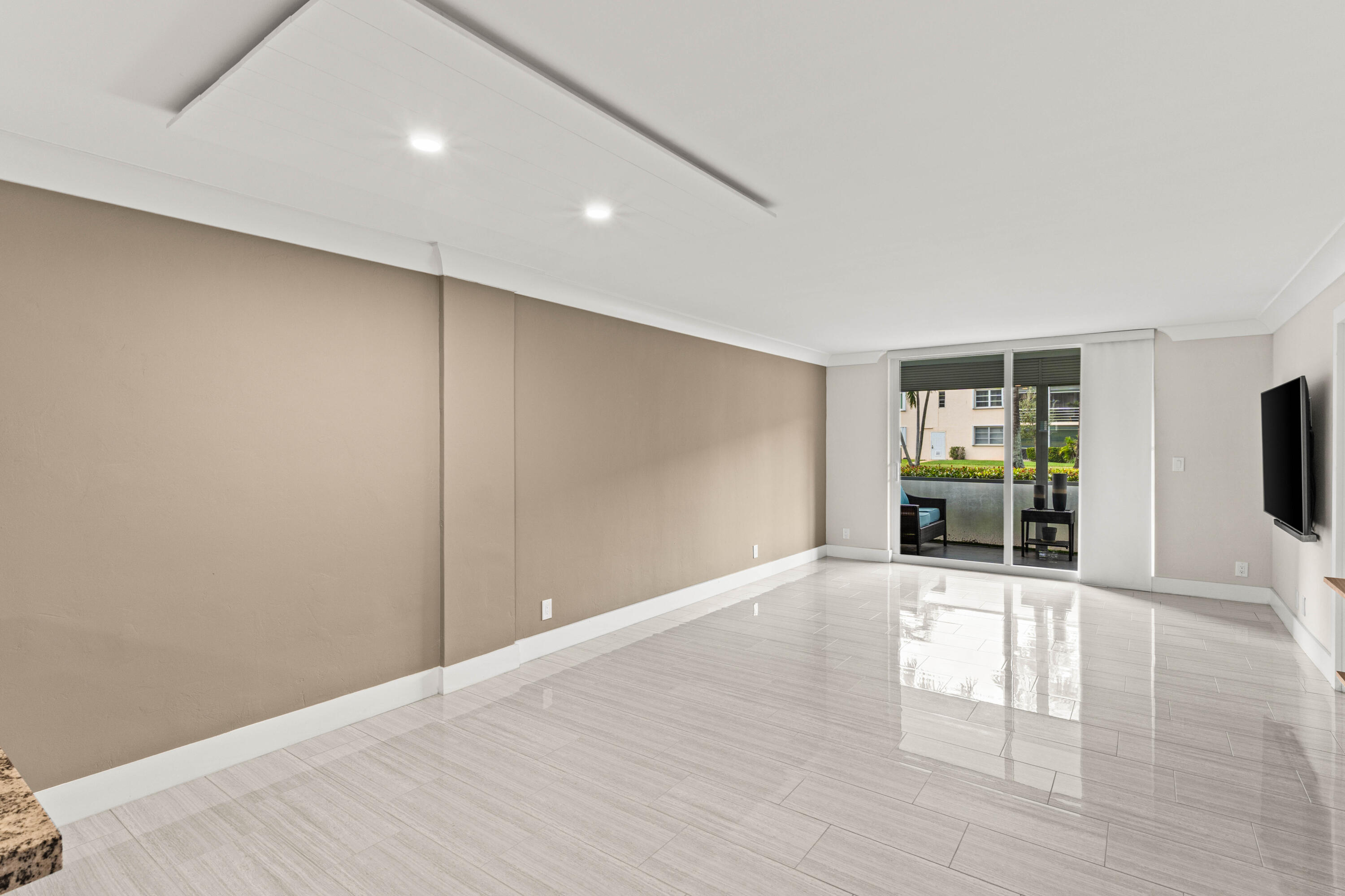 4502 N Federal Highway 144e