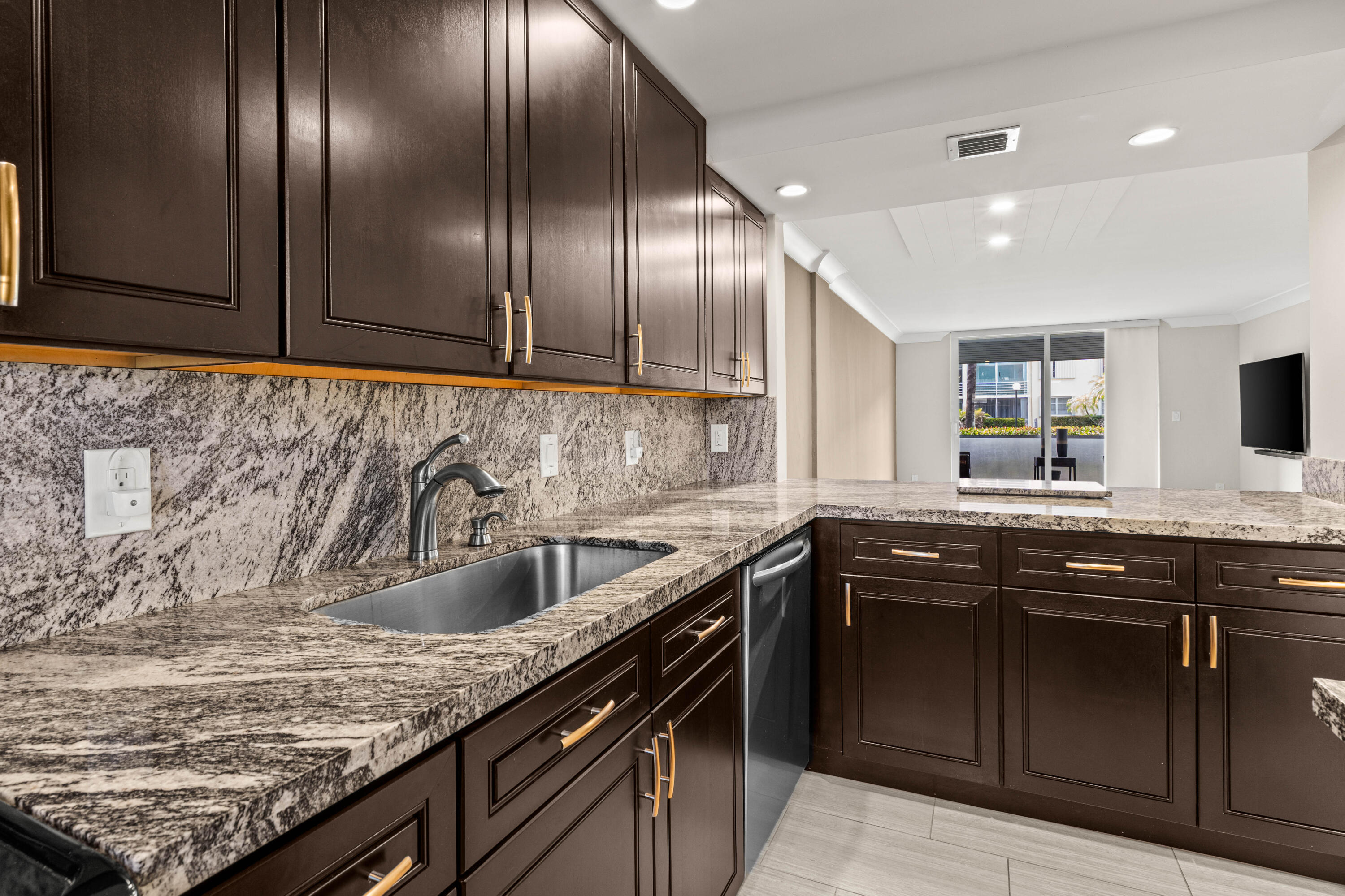 LIGHTHOUSE POINT PLAZA CONDO - Residential