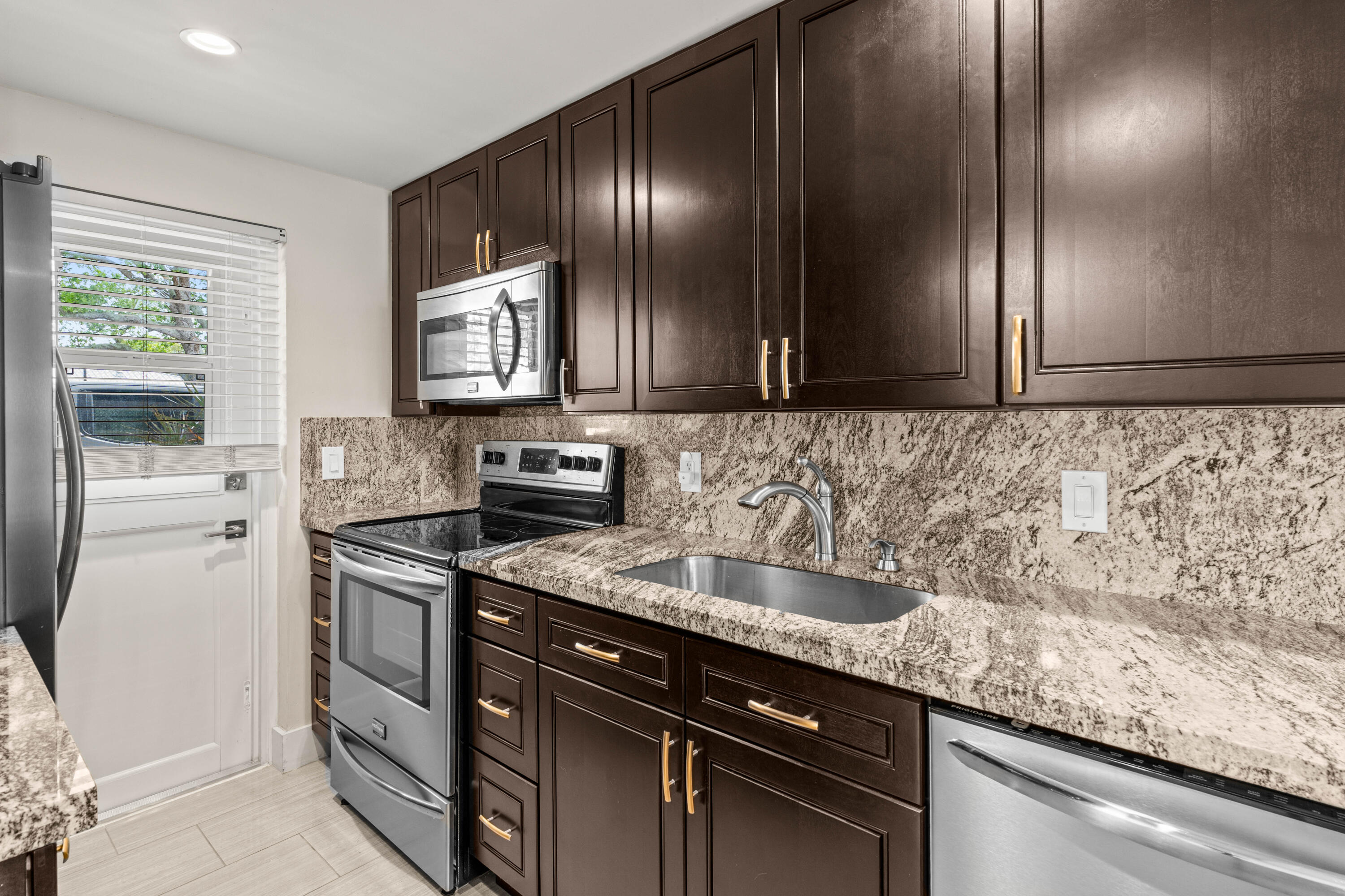 LIGHTHOUSE POINT PLAZA CONDO - Residential