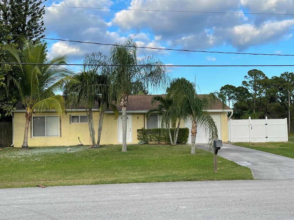 Photo of 2325 SE Seamist Street, Port Saint Lucie, FL 34952 (MLS # R10766449)