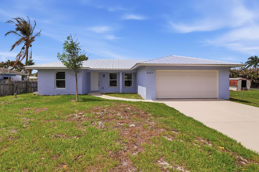 Photo of 2805 SE Carroll Street, Stuart, FL 34997 (MLS # B26026554)