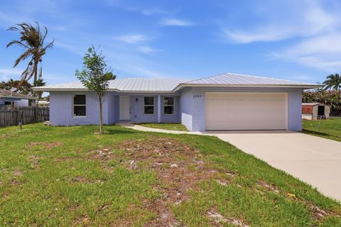 Photo of 2805 SE Carroll Street, Stuart, FL 34997 (MLS # B26026554)