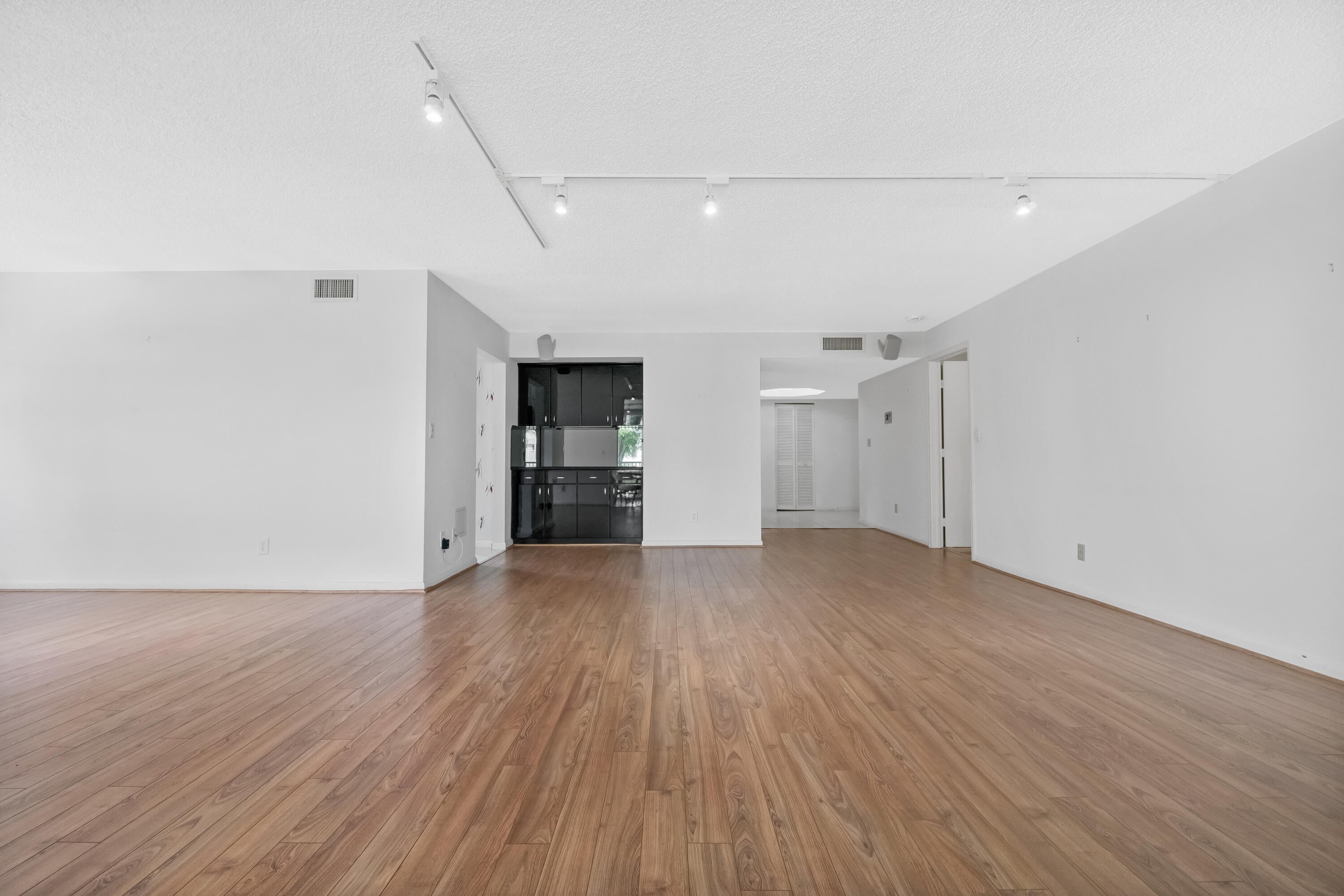 7370 Orangewood Lane #208
