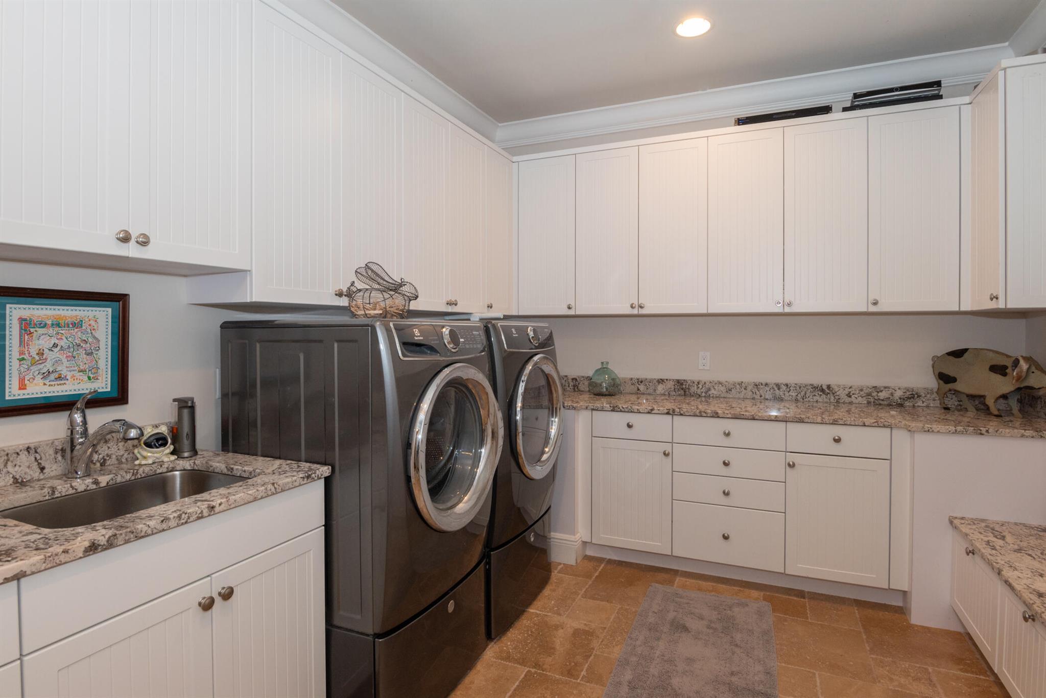 YACHT & COUNTRY CLUB OF S - Residential