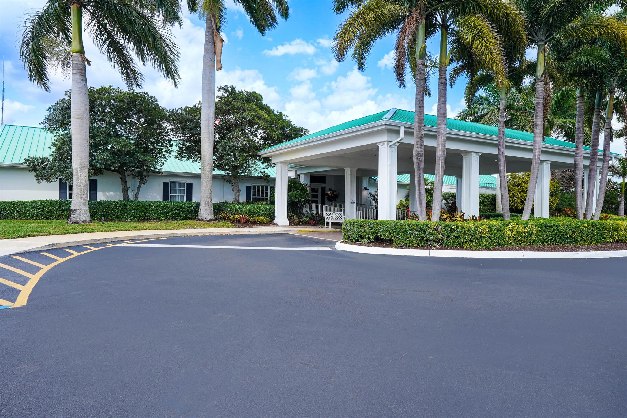 YACHT & COUNTRY CLUB OF S - Residential