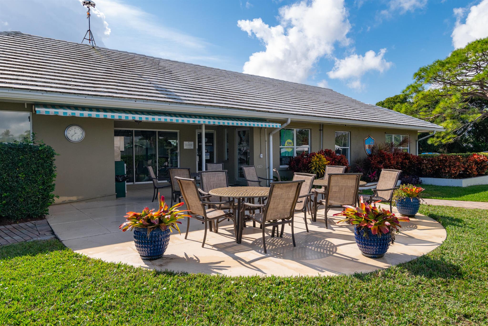 YACHT & COUNTRY CLUB OF S - Residential