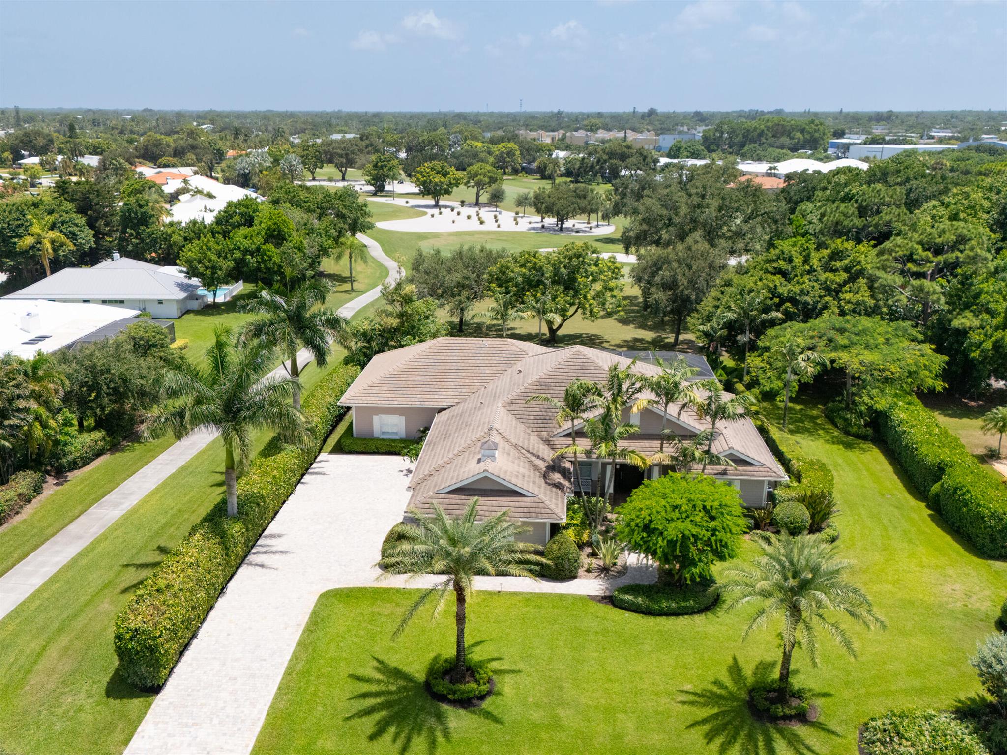 YACHT & COUNTRY CLUB OF S - Residential