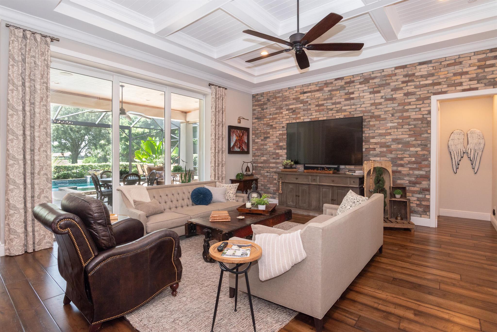 YACHT & COUNTRY CLUB OF S - Residential