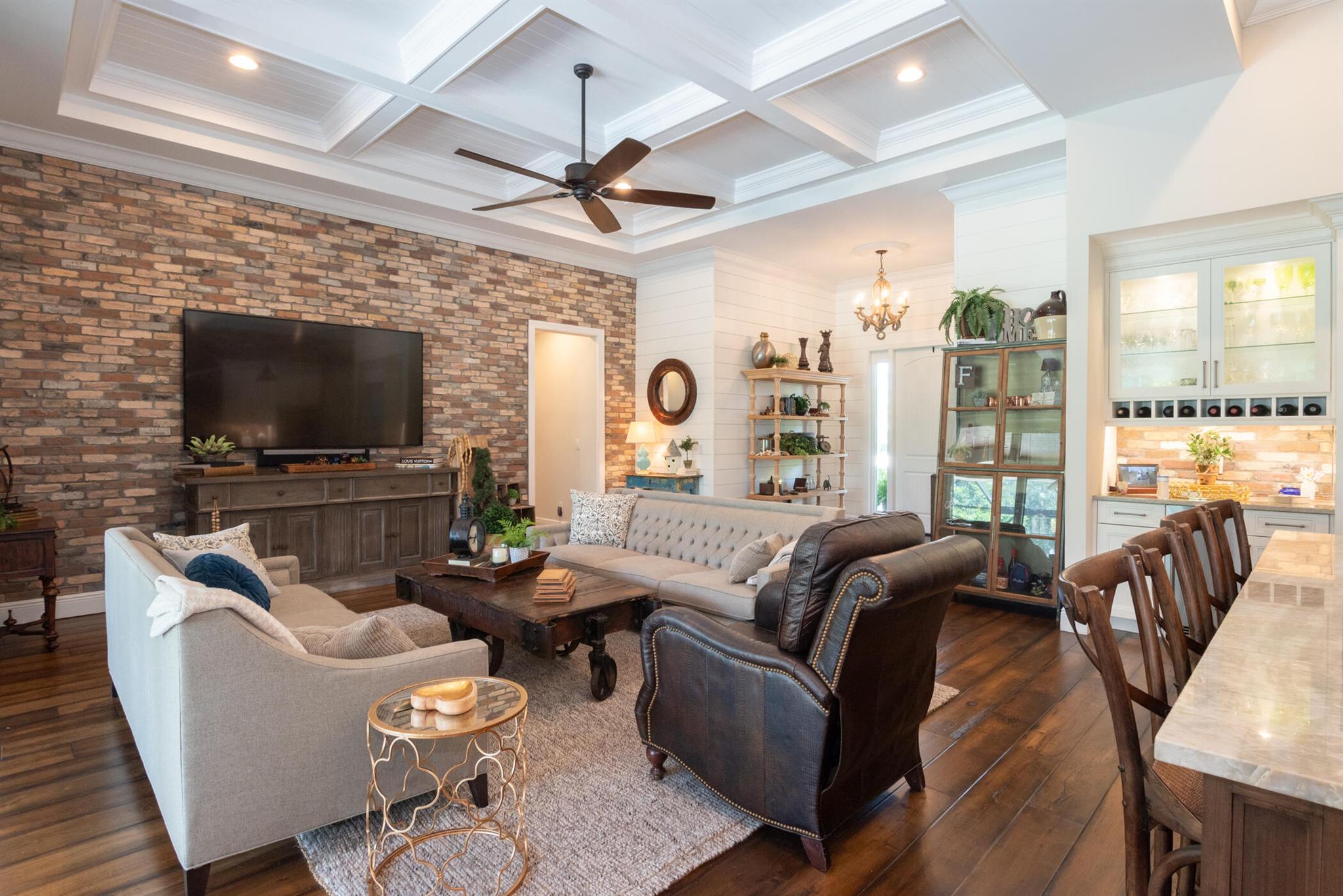 YACHT & COUNTRY CLUB OF S - Residential