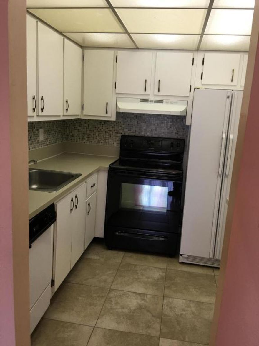 2-bed, 2-bath corner ground-floor condo located in the quiet back of the subdivision in East Boca, just east of I-95 and directly across from FAU. Enjoy a community pool just steps away, on-site laundry, and convenient access to shopping, dining, and beaches.