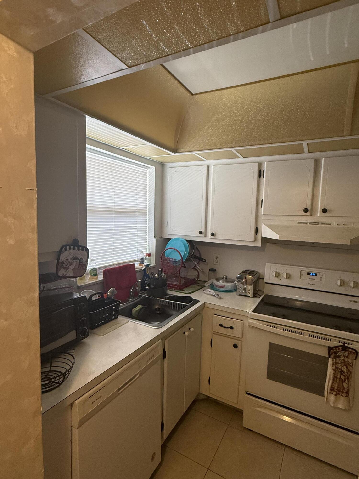 SUNRISE LAKES 31 CONDO - Residential