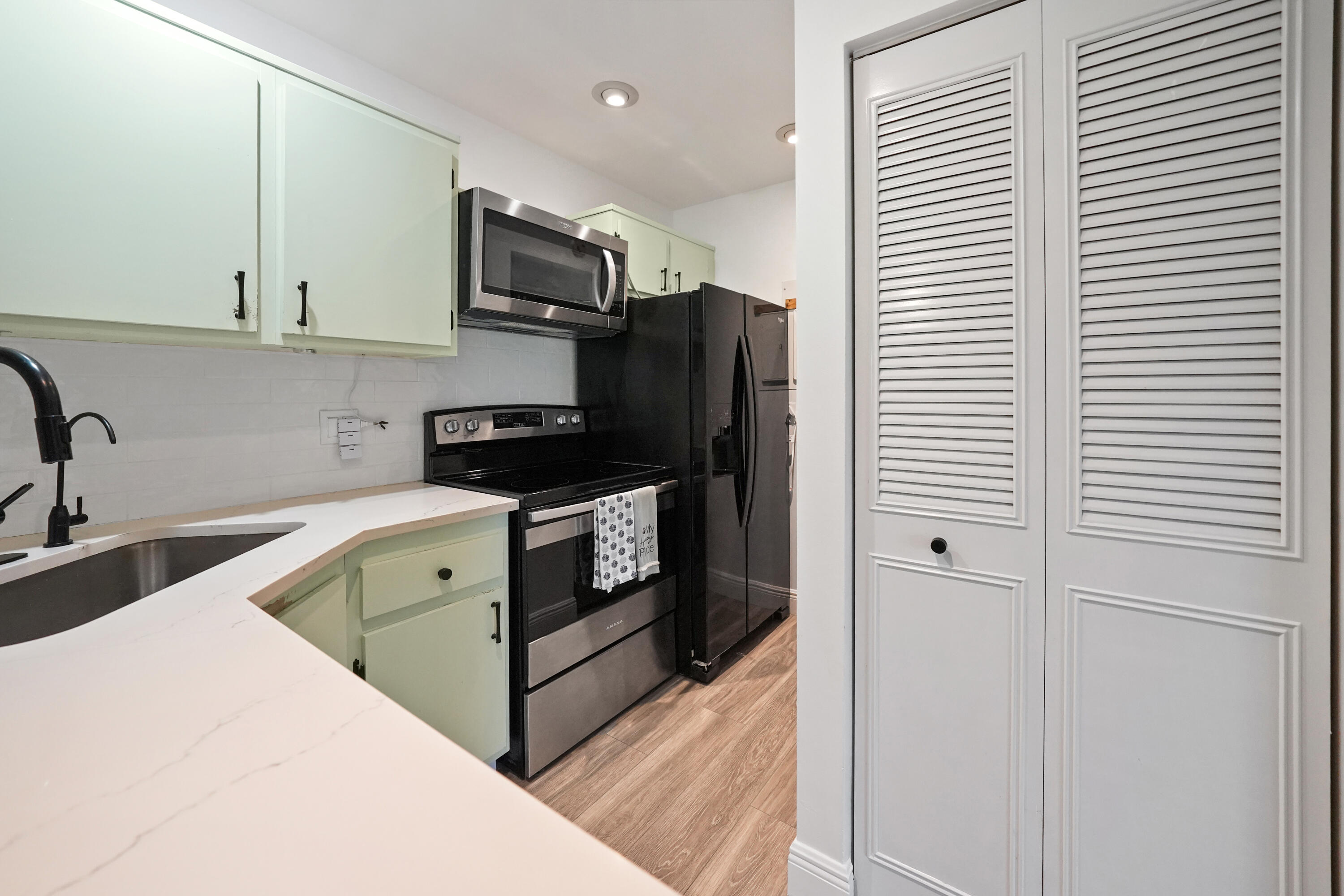 PINE RIDGE NORTH II CONDO - Residential Lease