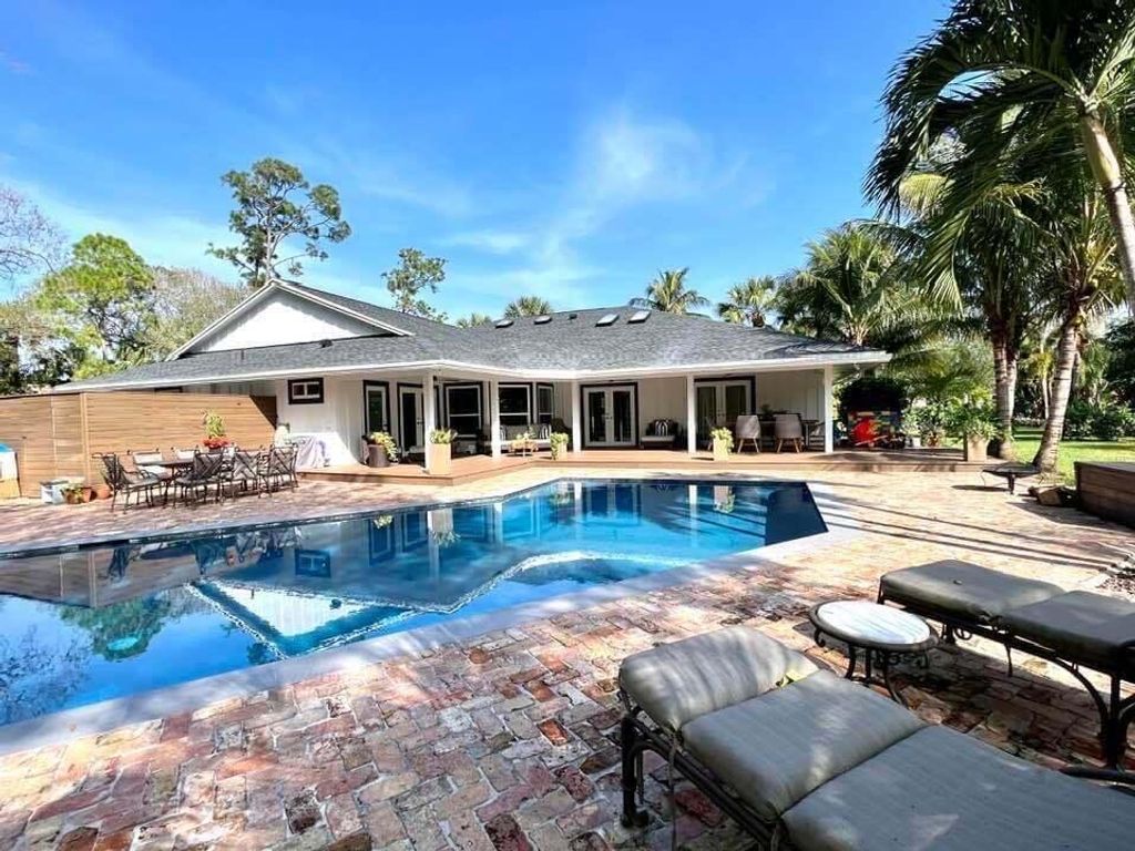 Photo of 14256 Greentree Trail, Wellington, FL 33414 (MLS # B26012514)