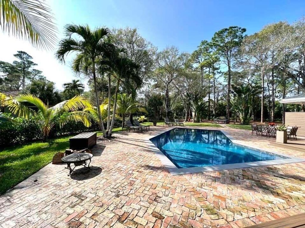 Photo of 14256 Greentree Trail, Wellington, FL 33414 (MLS # B26012514)