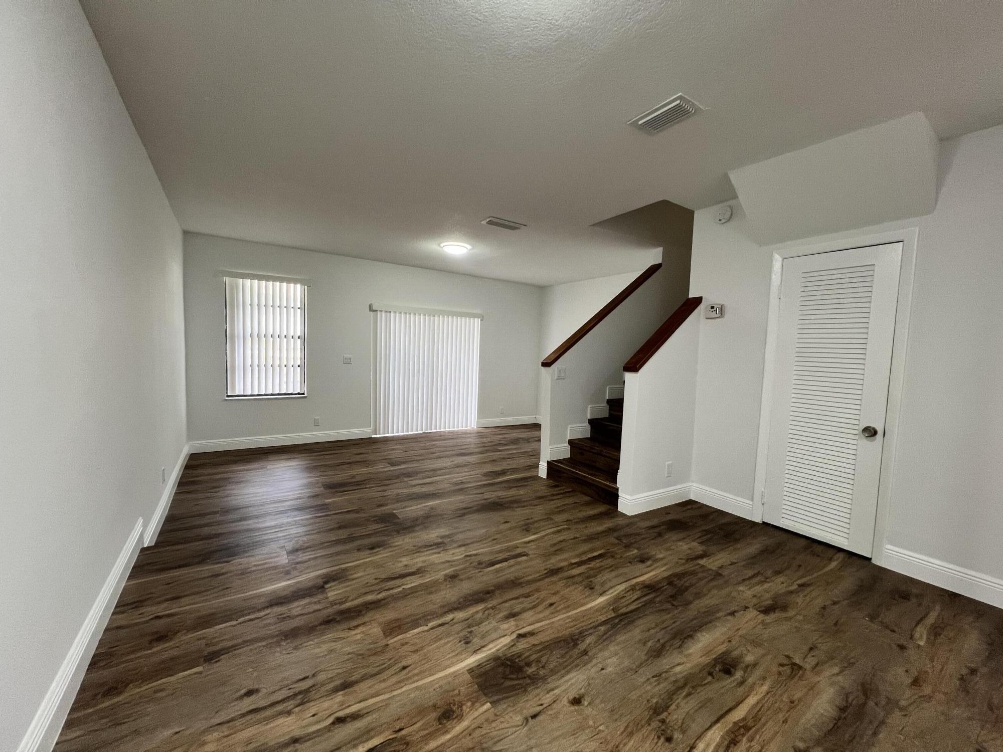 COUNTRY CLUB TOWNHOMES CONDO - Residential Lease