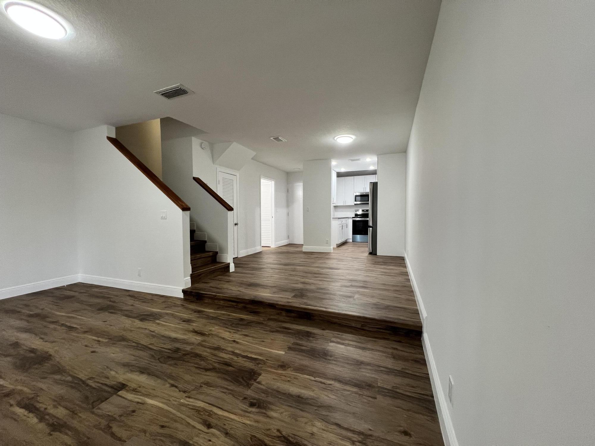 COUNTRY CLUB TOWNHOMES CONDO - Residential Lease