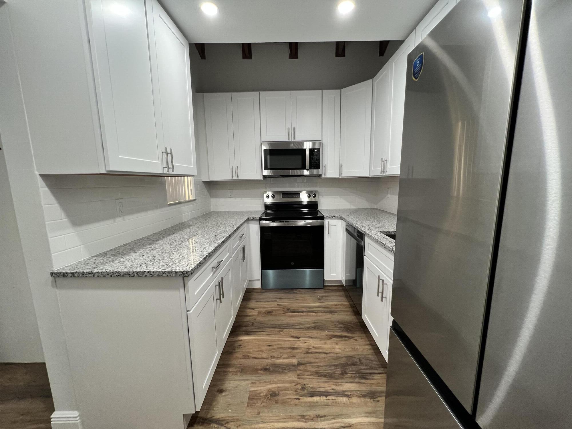 COUNTRY CLUB TOWNHOMES CONDO - Residential Lease