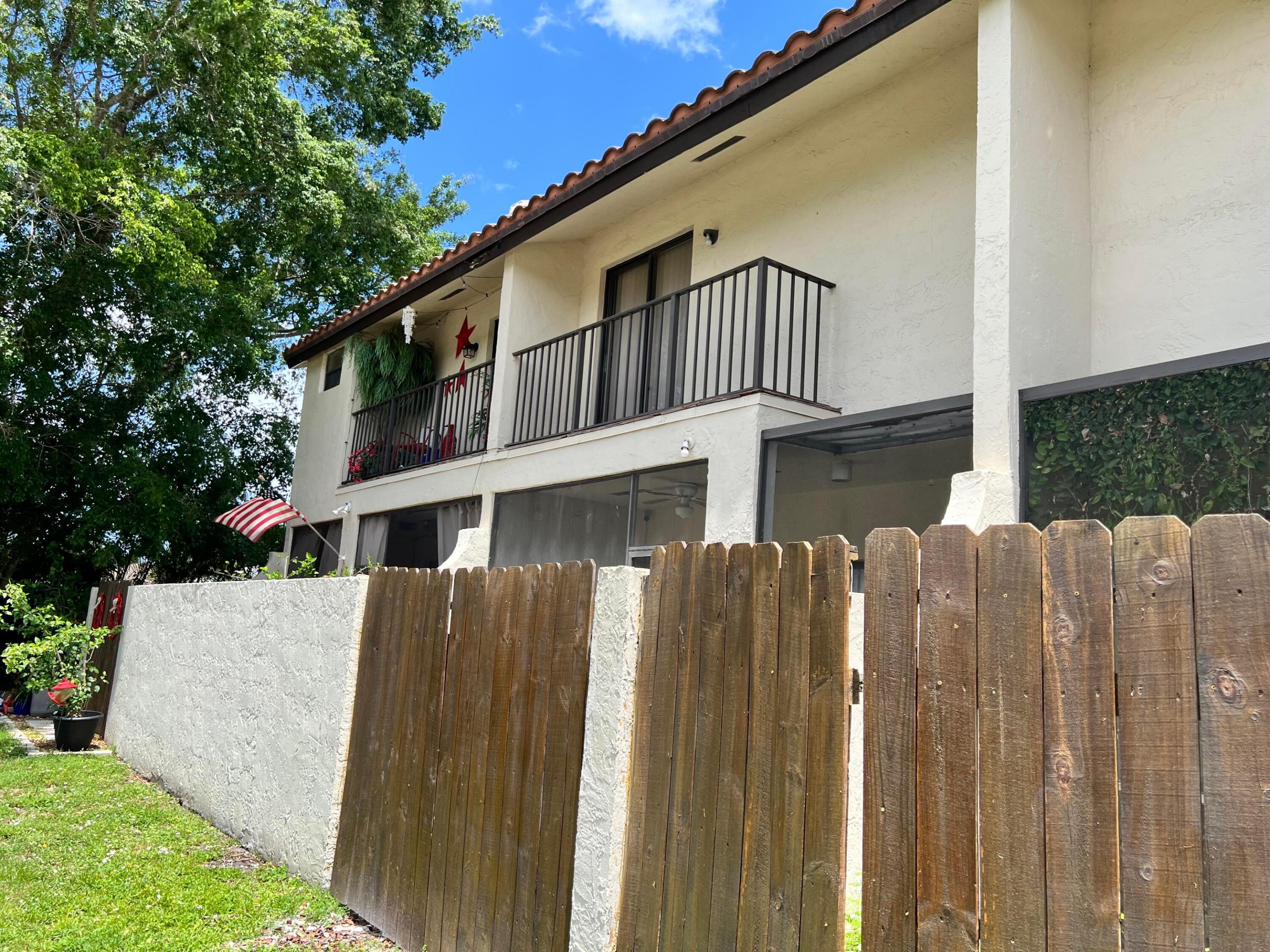 COUNTRY CLUB TOWNHOMES CONDO - Residential Lease