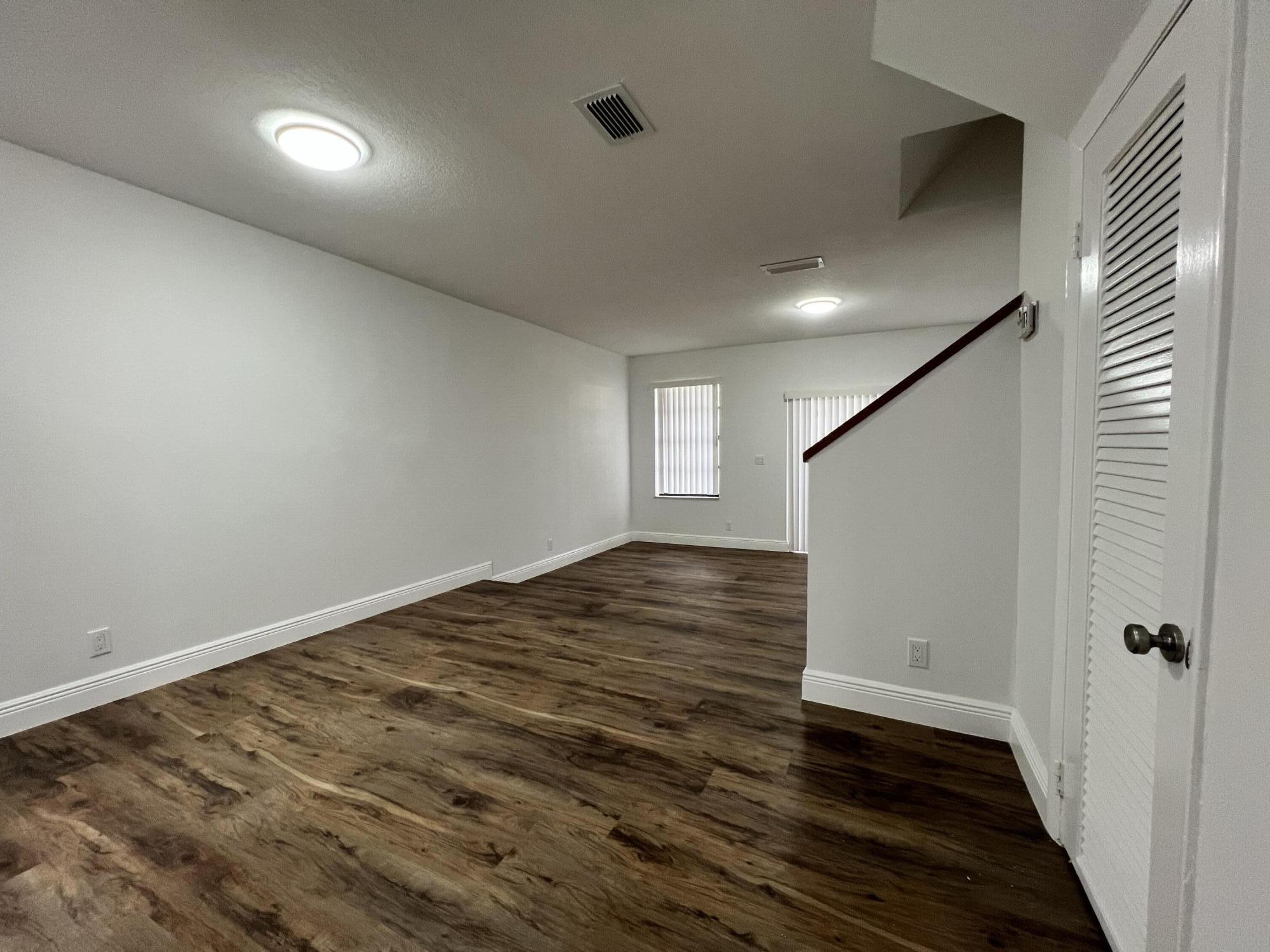 COUNTRY CLUB TOWNHOMES CONDO - Residential Lease